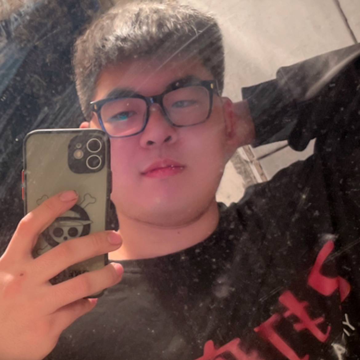 阳光开朗男孩的照片