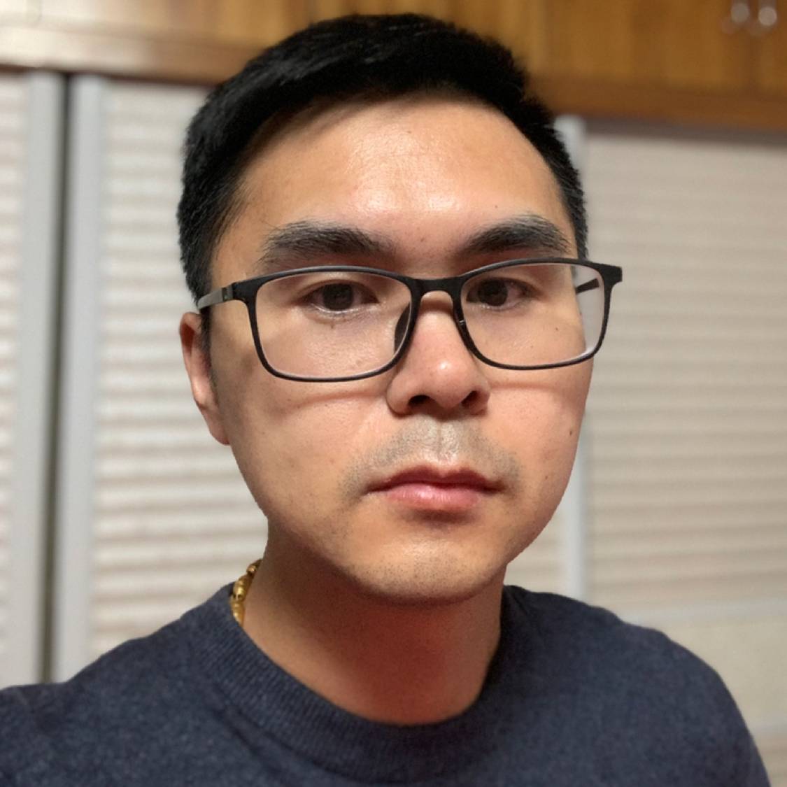 多情拿鼠标的照片