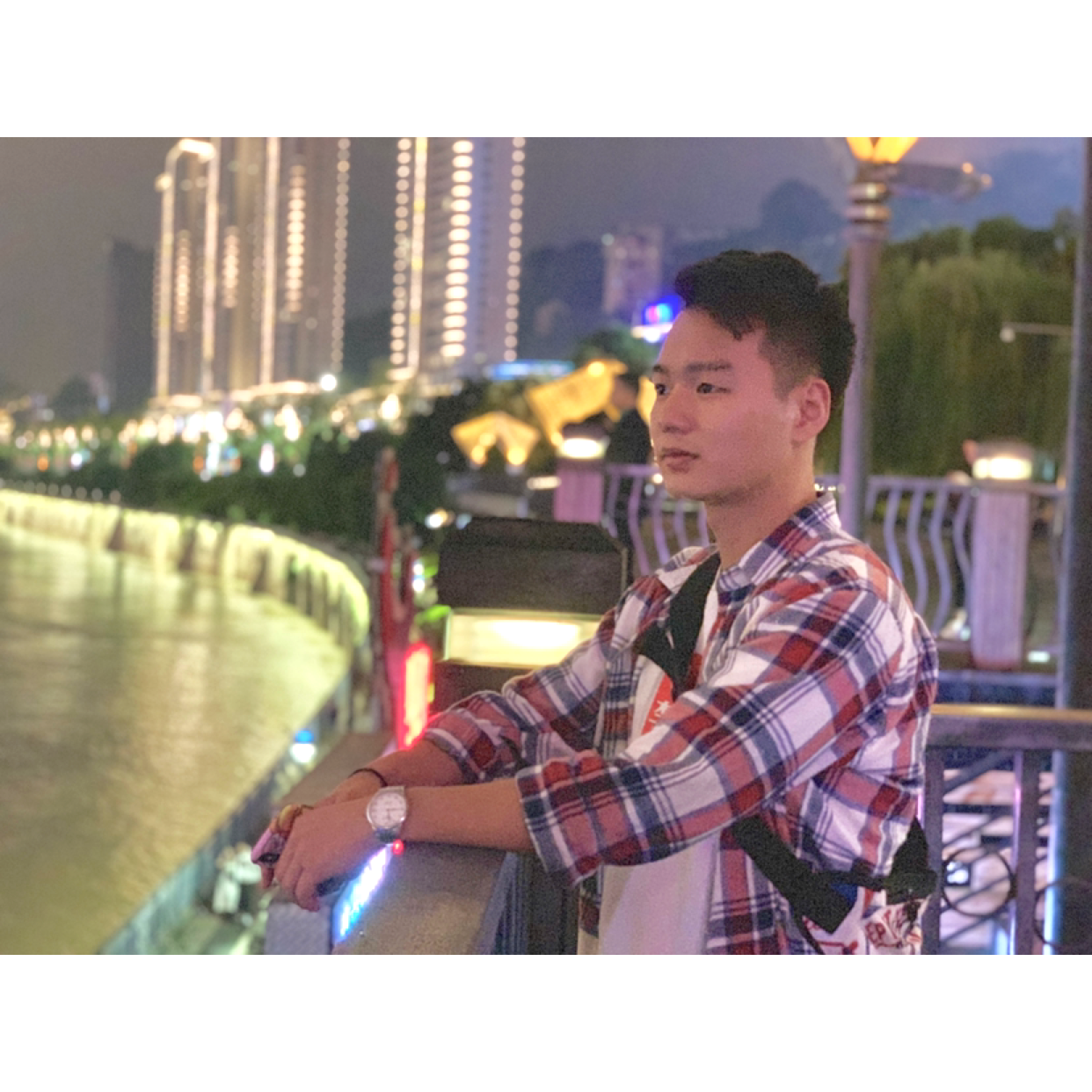 春天深拥欠你的的照片