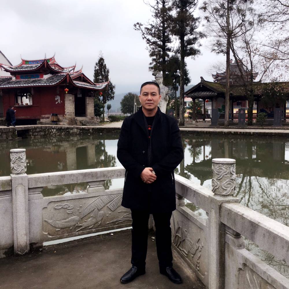 霓裳悦耳的照片
