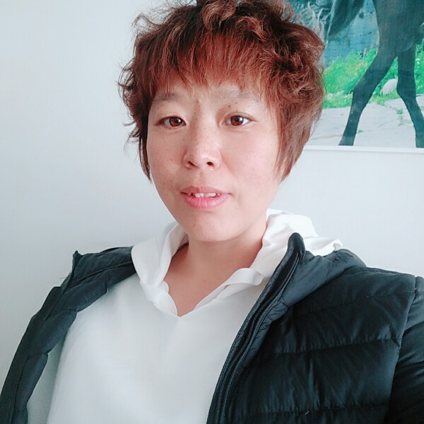 幸运艳红的照片