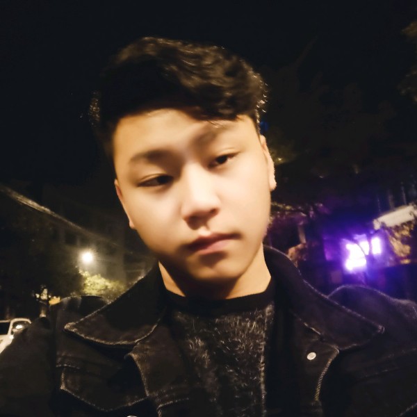 身影回首热心的照片