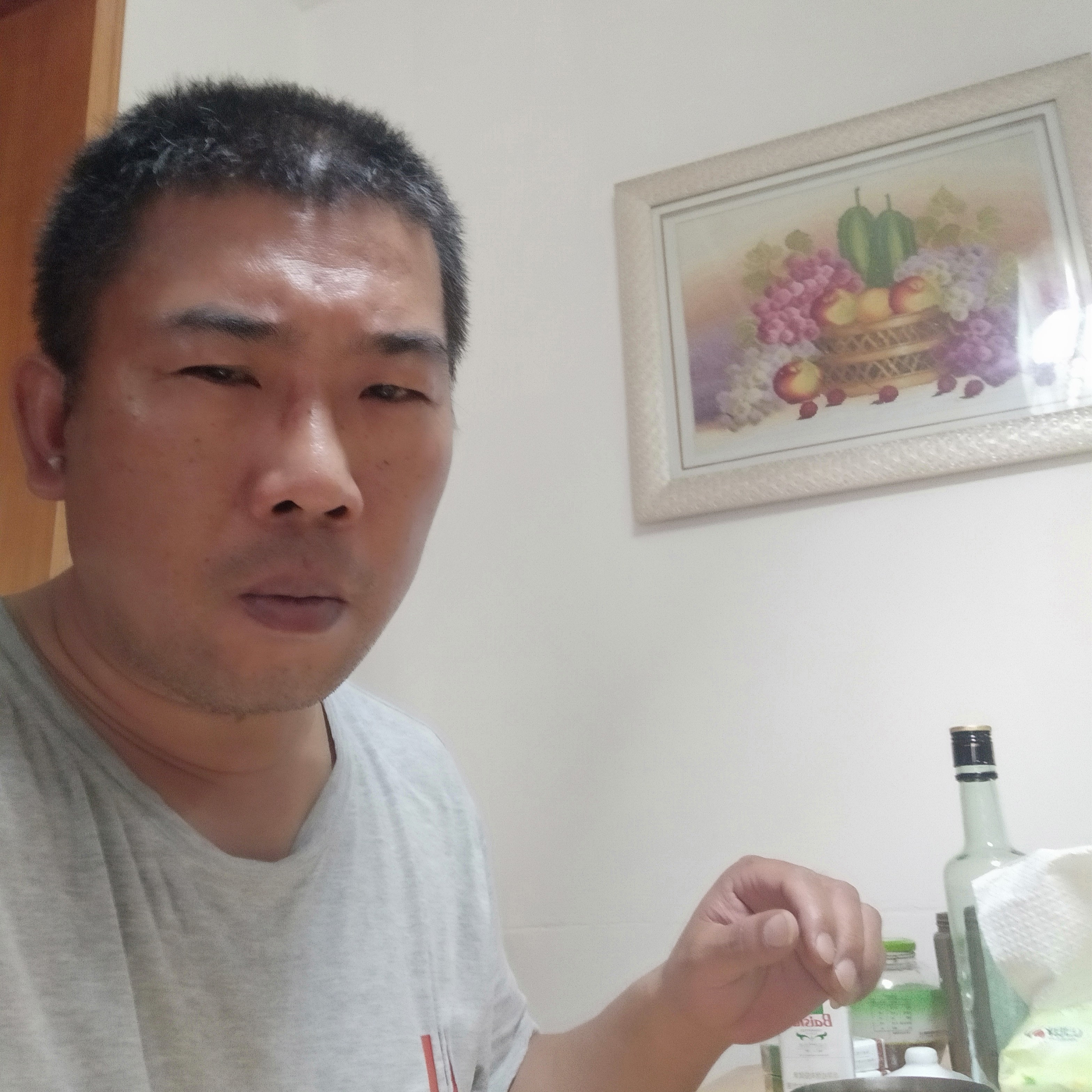 灯泡笑孤單的照片