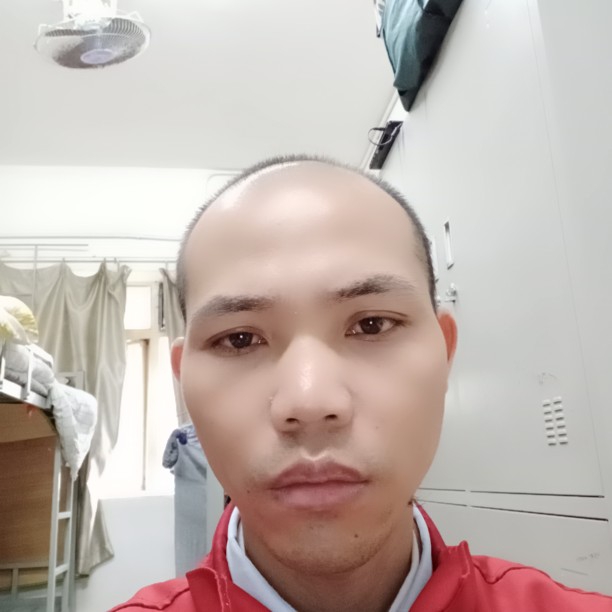 冷眸回首外向的照片
