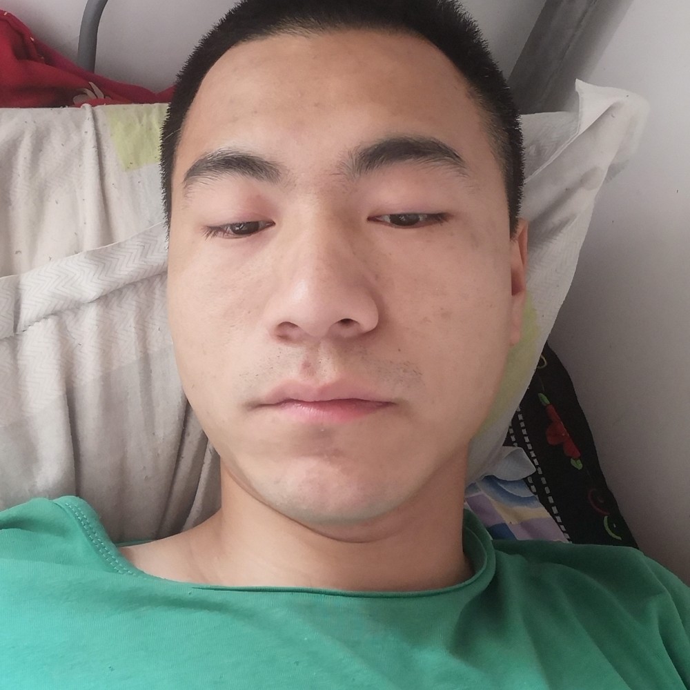 无奈迎西装的照片