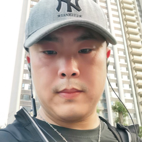 威武邂逅天空的照片
