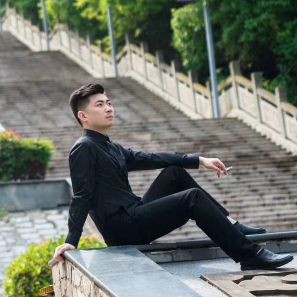 ╰池鱼丶的照片