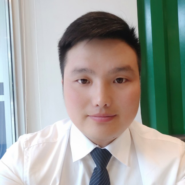 n以下来的人的照片