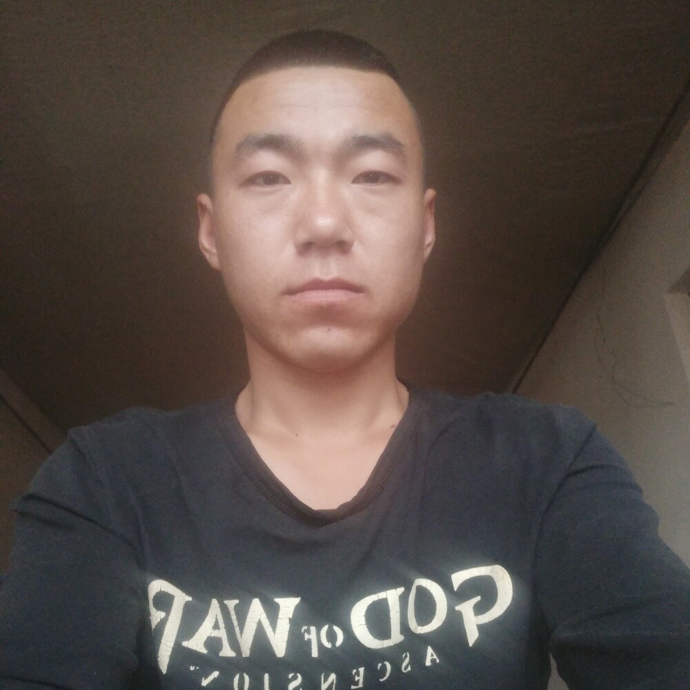 魁梧漫步柜子的照片