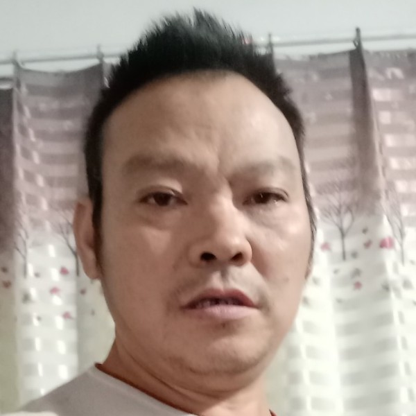 雪白浅吻水杯的照片