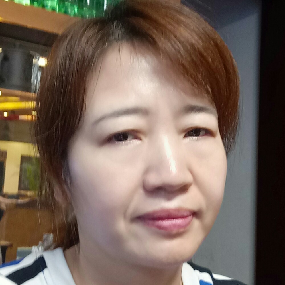 迷茫深拥树叶的照片