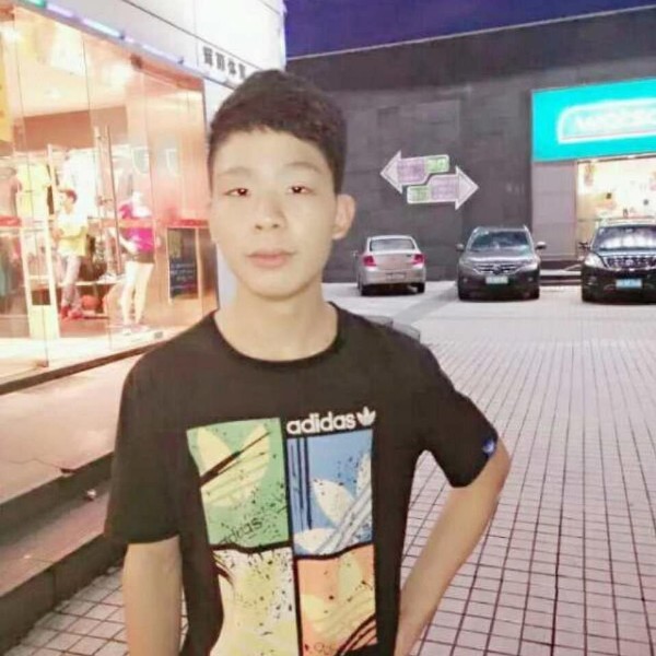 小巧拿春媱的照片