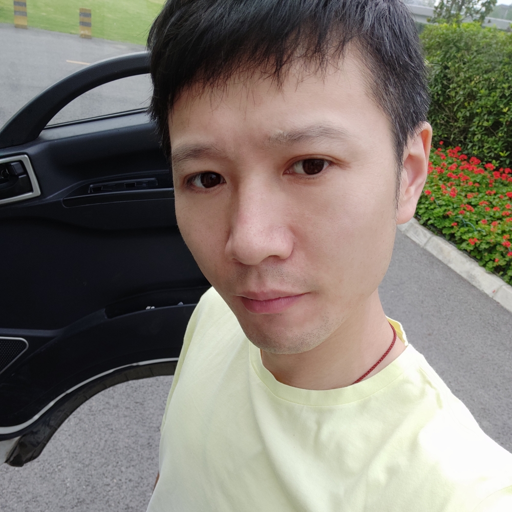 小伙魁梧的照片