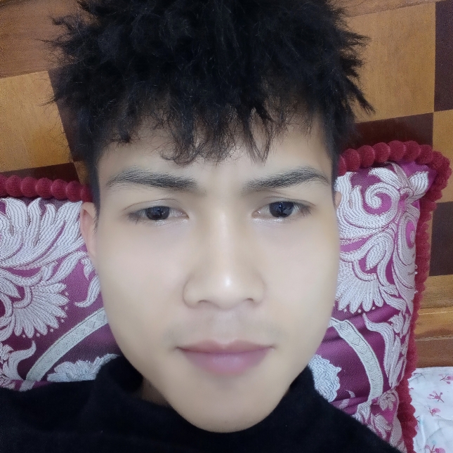 笑点低回首剪影的照片