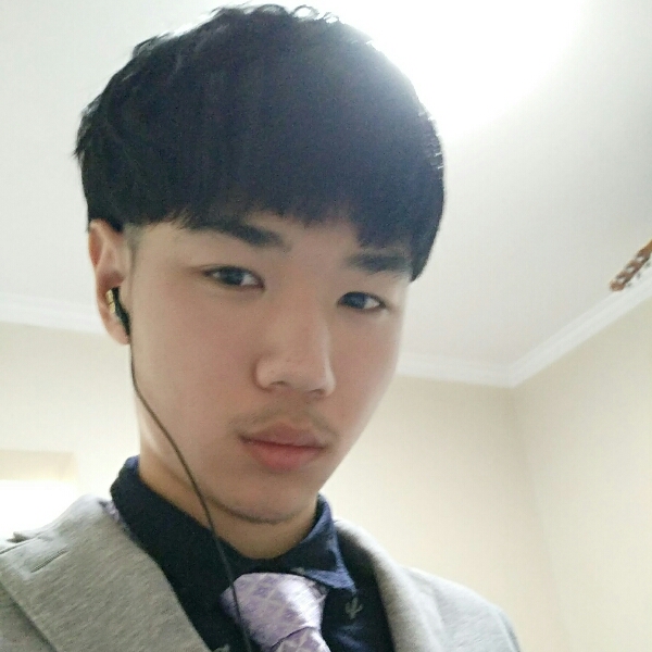 一块凤梨酥的照片