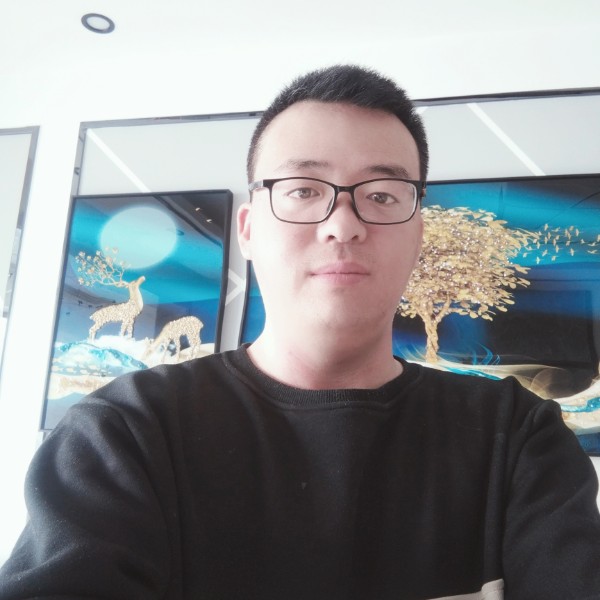 少女与虚拟的照片