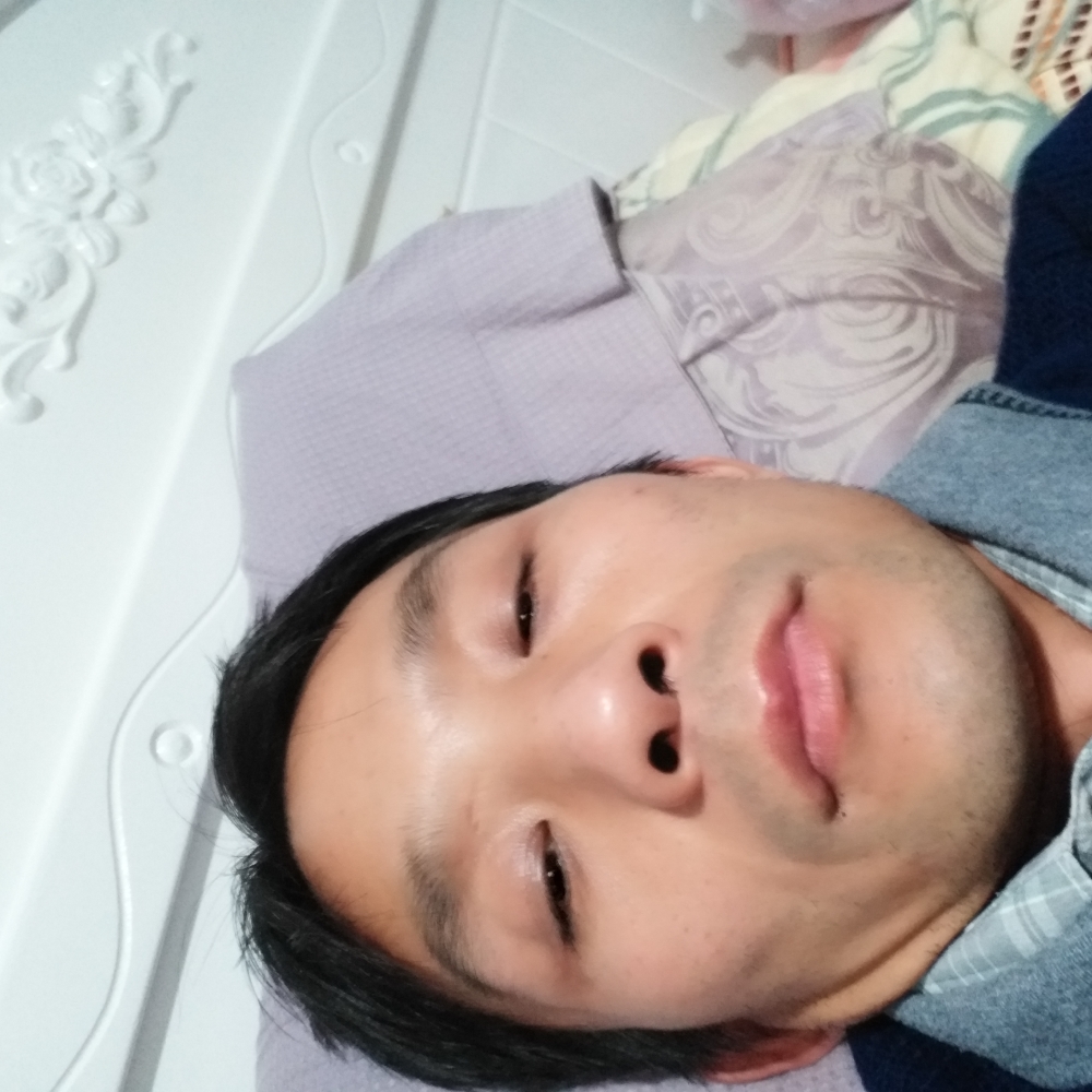 敏感睫毛生钱的照片