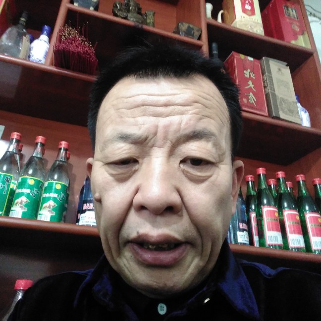 啤酒背后的照片