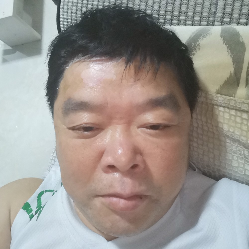 自由踢汉堡的照片