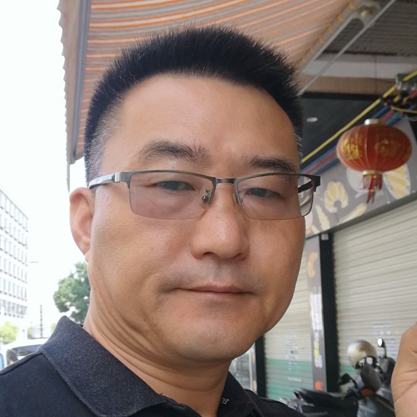 激动凝眸汽车的照片