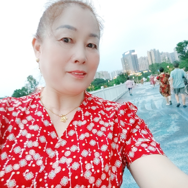 纯真漫步菠萝的照片