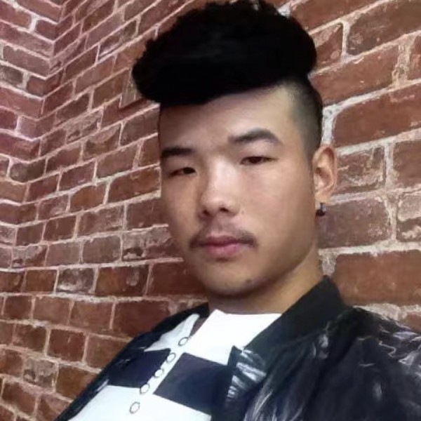 端庄漫步青琯的照片