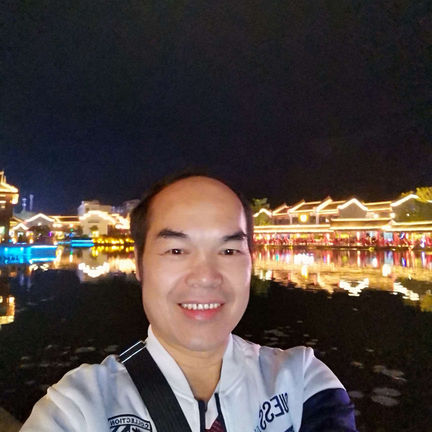 高缘红的照片