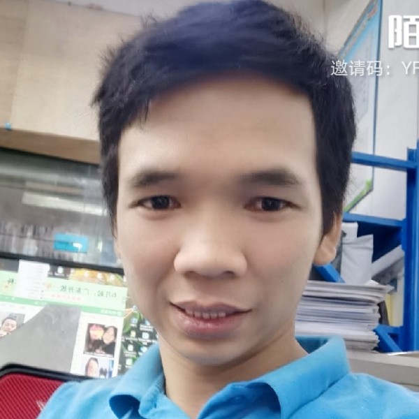 小天鹅倾心香蕉的照片