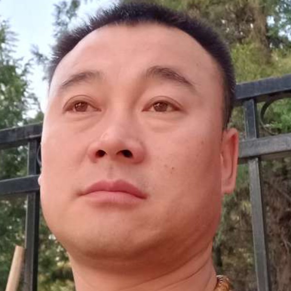 大度的男人的照片