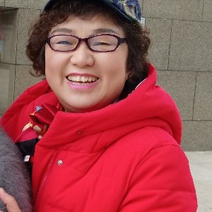 蕙兰幽香的照片