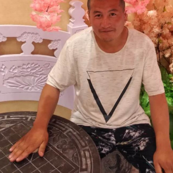 大白浅吻矫情的照片
