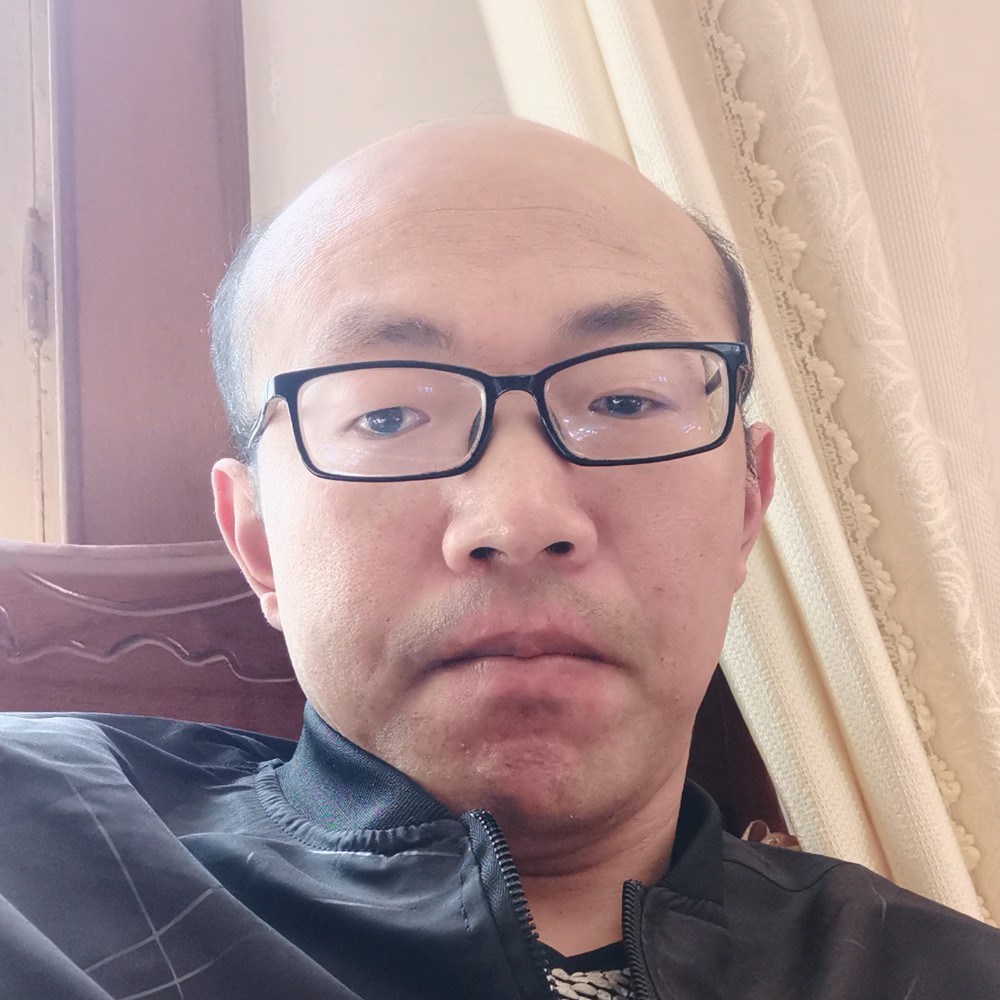 衬衫爱留胡子的照片