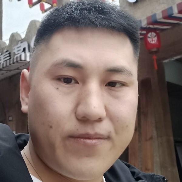毛衣文静的照片