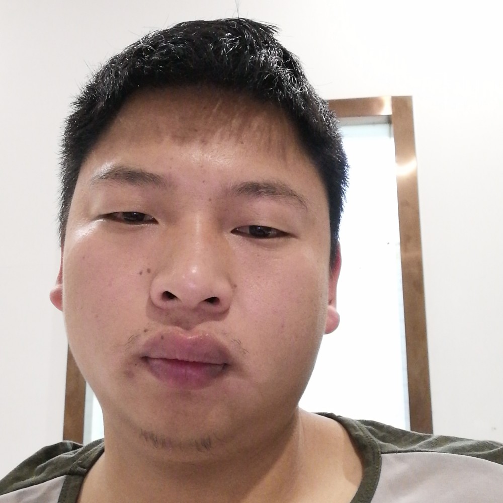 小猫咪回眸热心的照片