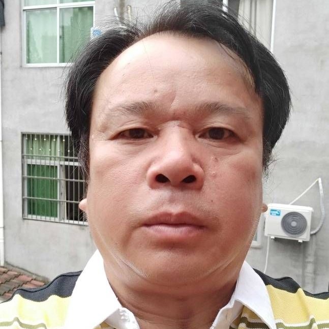 细心的摩托的照片