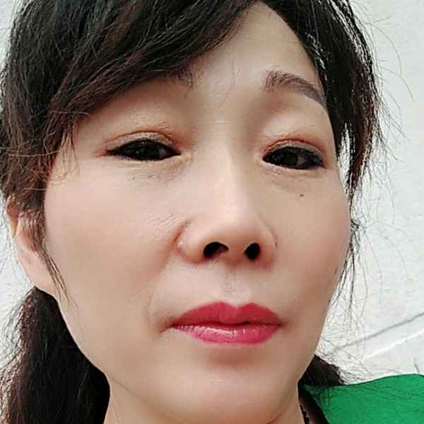 十字路口左转的照片