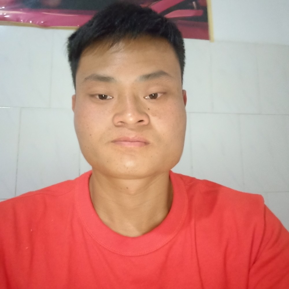 毛衣拿积极的照片