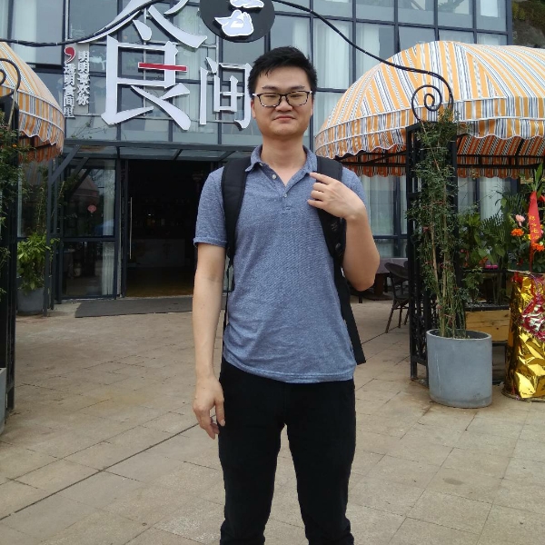 触摸天空的照片