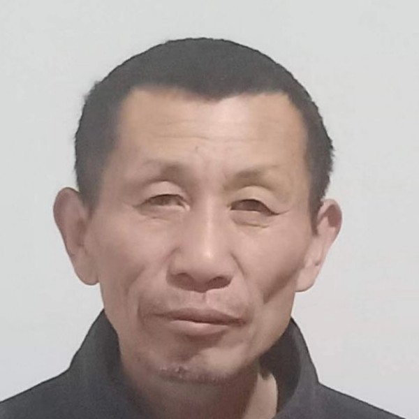 诚实人老何的照片