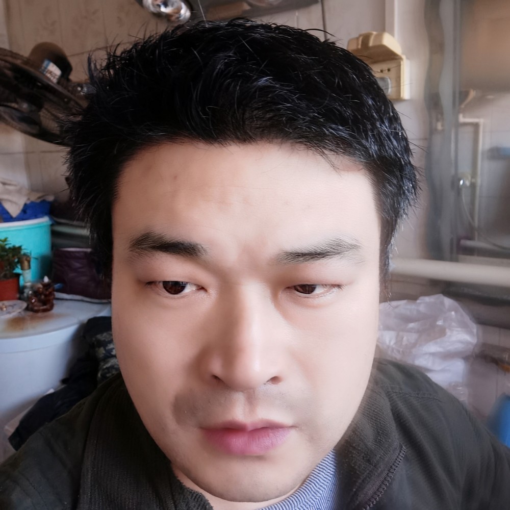 沉默凝眸溪流的照片