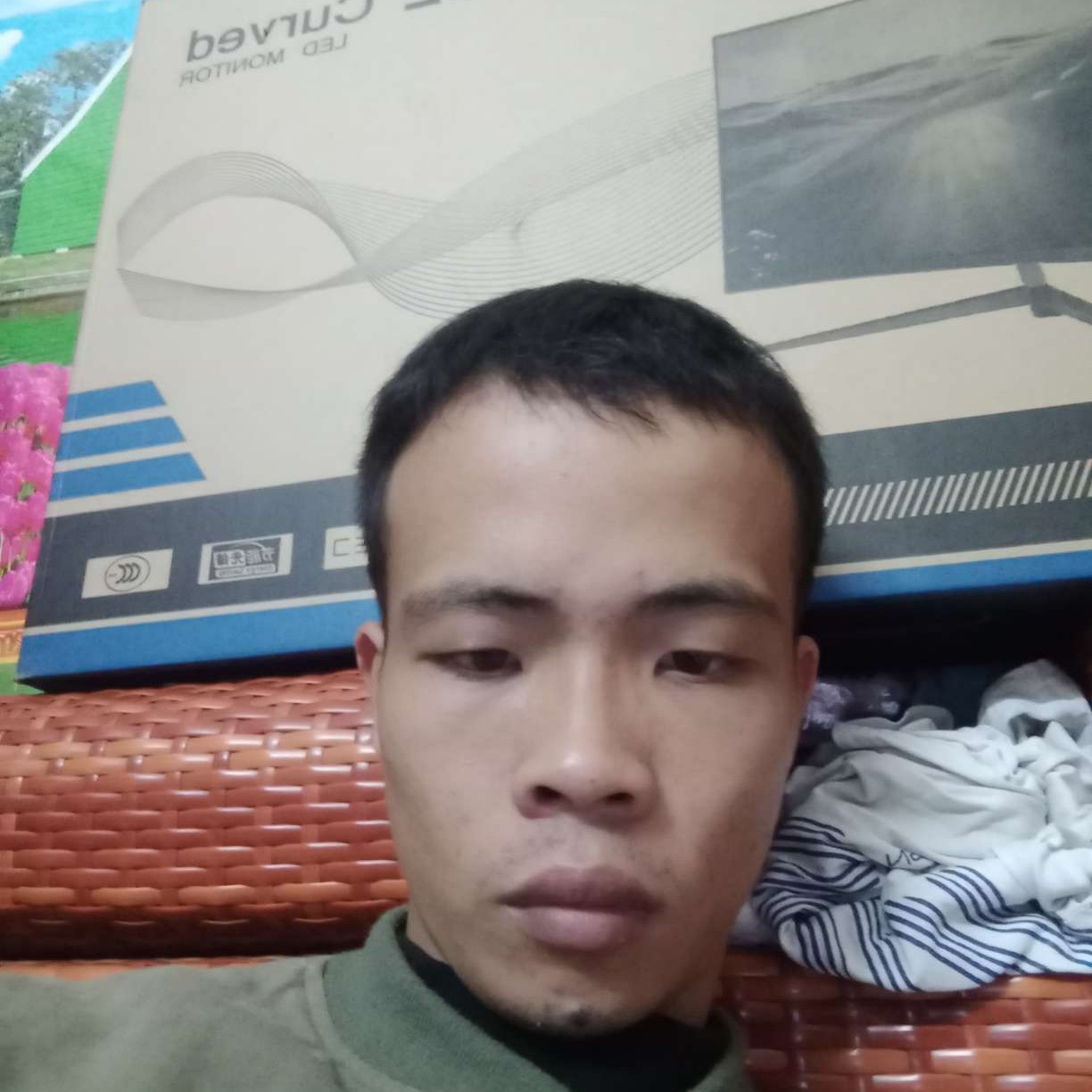 寂冷吃醋果汁的照片