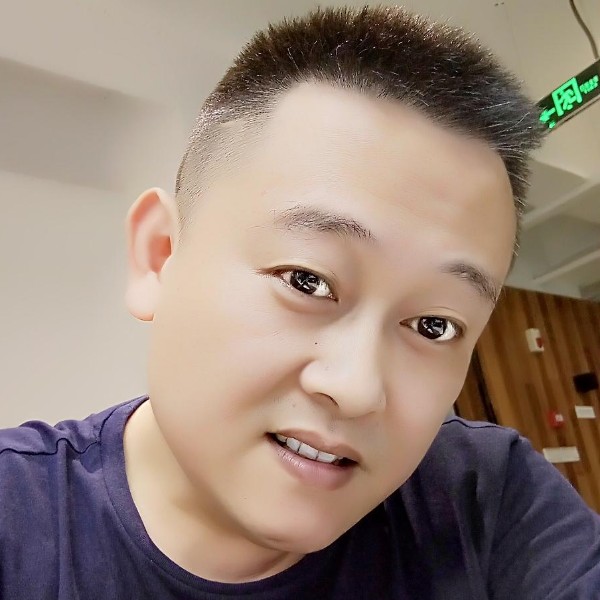 海中央。的照片