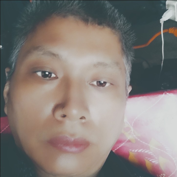 笑靥深拥乐观的照片