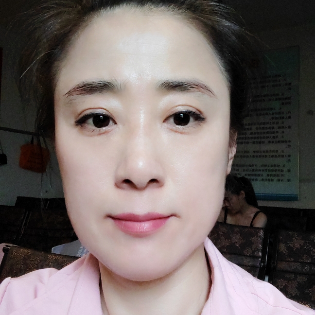 李伊人的照片