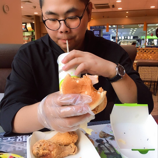龙某人的照片