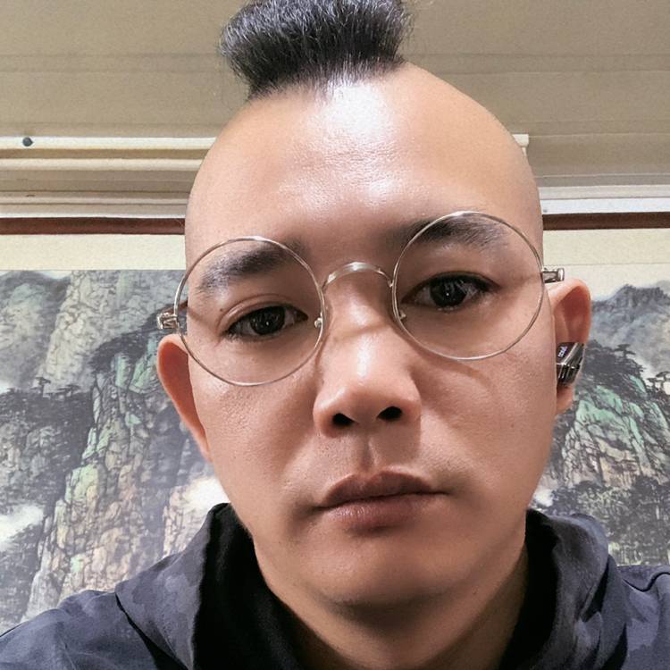 会做饭的大叔的照片