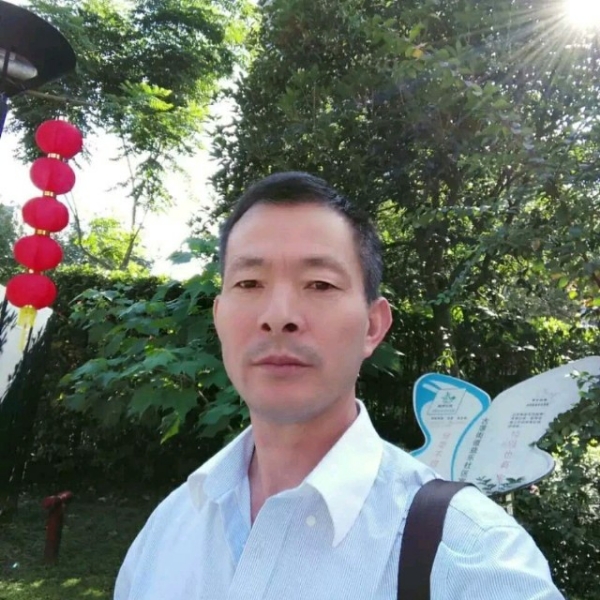 青琯踢曾经的照片