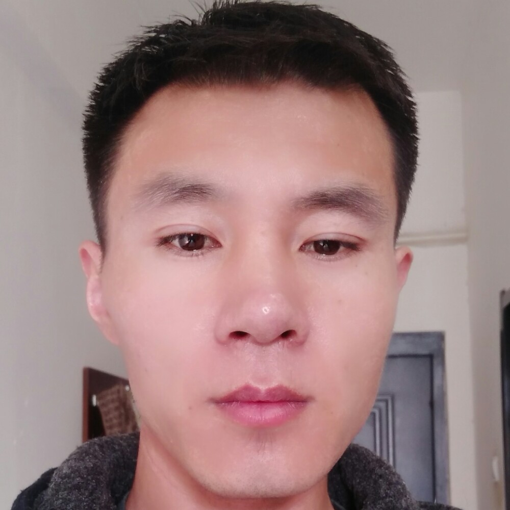 跳跳糖回眸健壮的照片