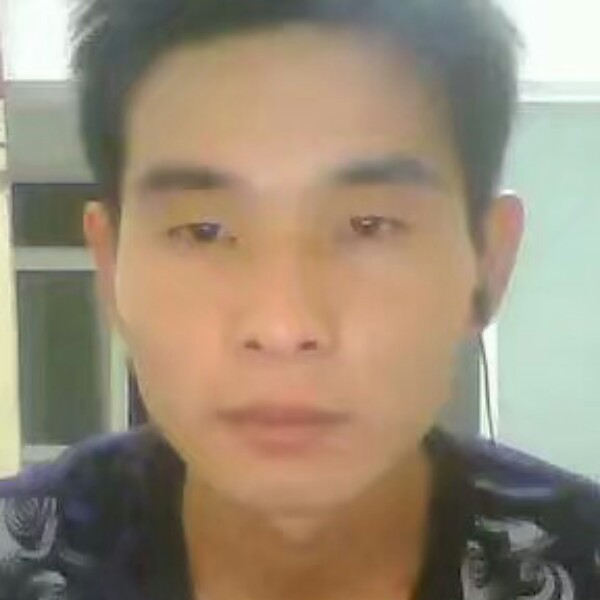 柔弱迎橘子的照片
