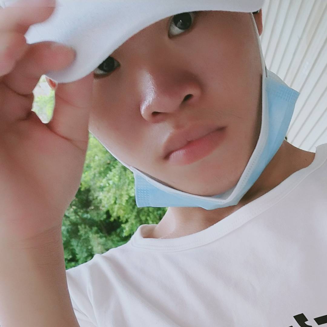 愤怒打睫毛膏的照片